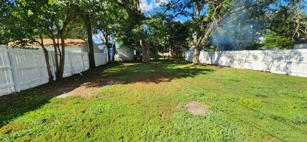 304 Wilshire Dr in Machesney Park, IL - Building Photo - Building Photo