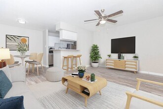 21717 Inverness Forest Blvd, Unit 705 in Houston, TX - Building Photo - Building Photo