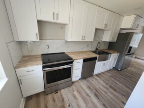 390 W Lake Ave NW in Atlanta, GA - Building Photo - Building Photo