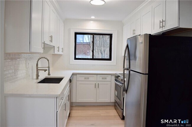 property at 121 Kennedy Dr