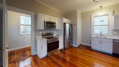 18 Malbert Rd, Unit 1 in Boston, MA - Foto de edificio - Building Photo