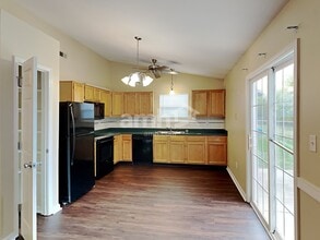 148 Westridge Blvd in Greenwood, IN - Foto de edificio - Building Photo