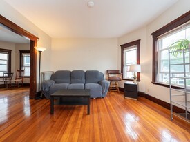 19 Lovell St, Unit #2 Apartamentos