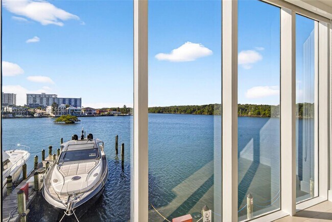 400 Sunny Isles Blvd in Sunny Isles Beach, FL - Building Photo - Building Photo