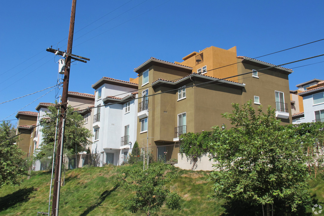 Almeria Townhomes in Granada Hills, CA - Building Photo