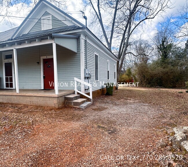 112 Peachtree St in Carrollton, GA - Building Photo - Building Photo