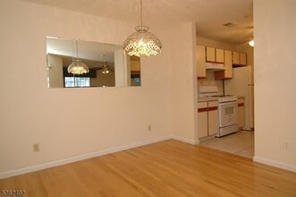 214 Stratford Pl in Bound Brook, NJ - Building Photo - Building Photo
