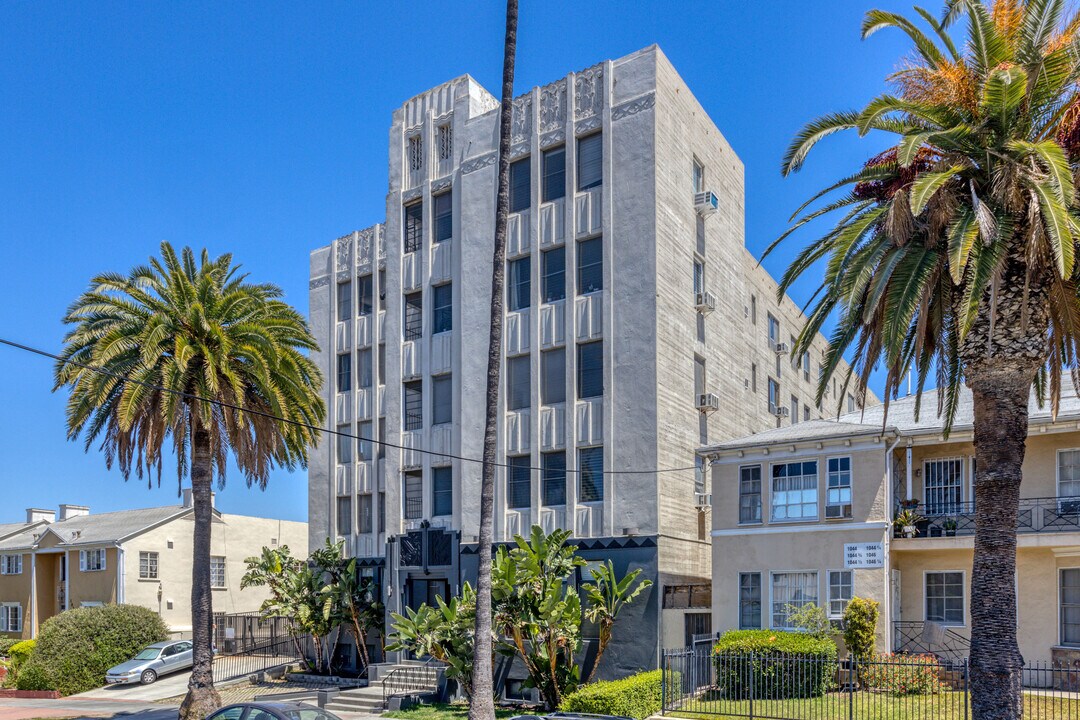 Crestwood Tower Apartments in Los Angeles, CA - Foto de edificio