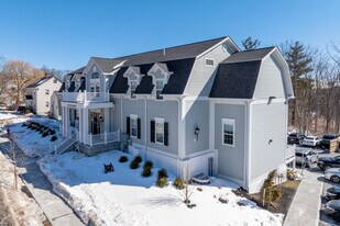 18 Garrison Ave in Durham, NH - Building Photo