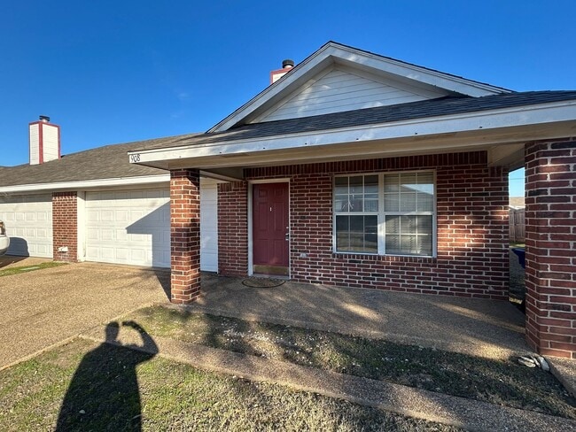 908 Parkview Cir in Hewitt, TX - Building Photo - Building Photo