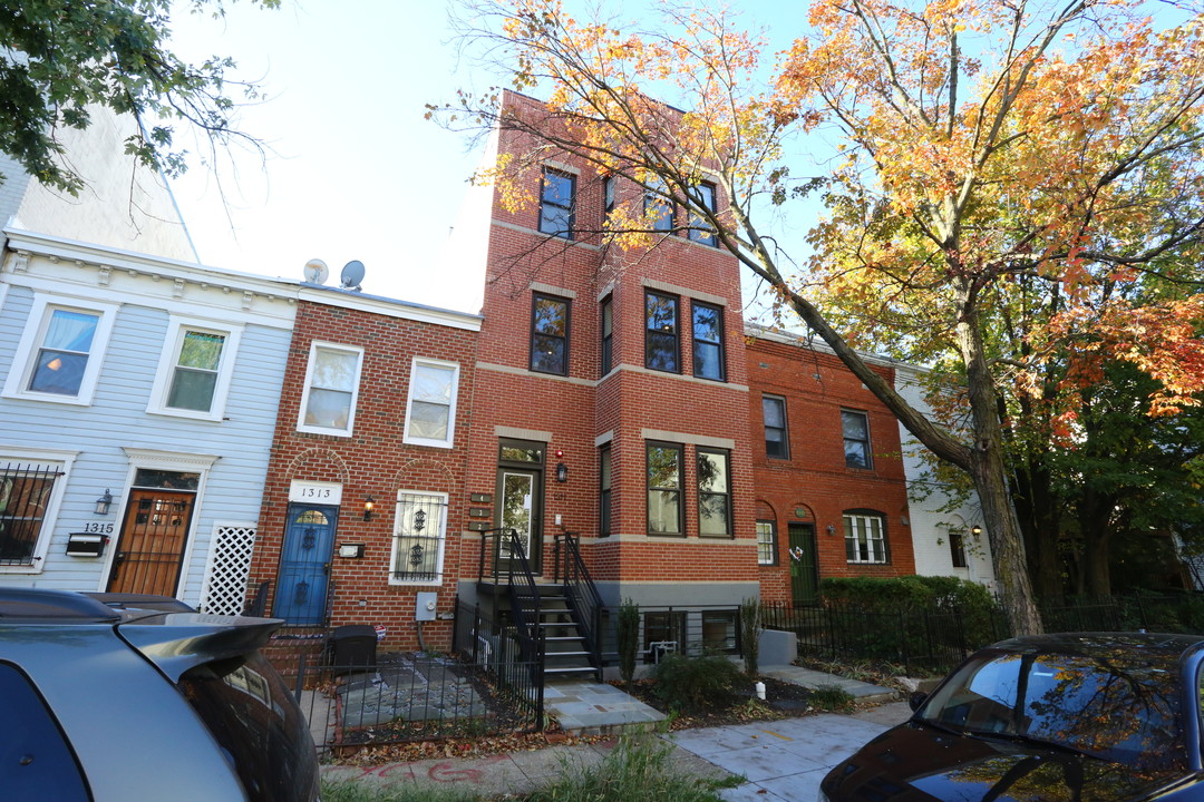 1311 K St SE in Washington, DC - Building Photo