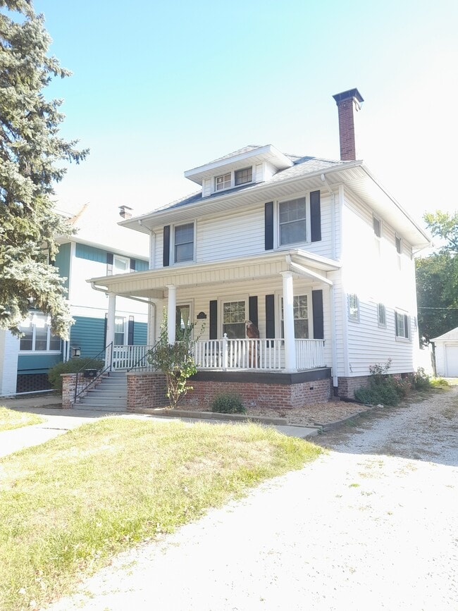 property at 1118 N Elmwood Ave