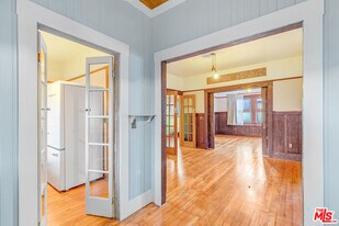 30 Paloma Ave in Los Angeles, CA - Building Photo