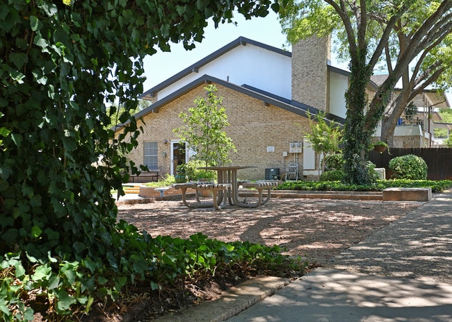 Southland Arms in San Angelo, TX - Building Photo - Building Photo