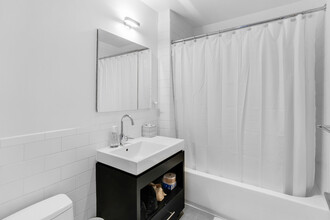 545 W 53rd St in New York, NY - Foto de edificio - Building Photo