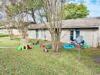 Pine Oaks in Bonham, TX - Foto de edificio - Building Photo