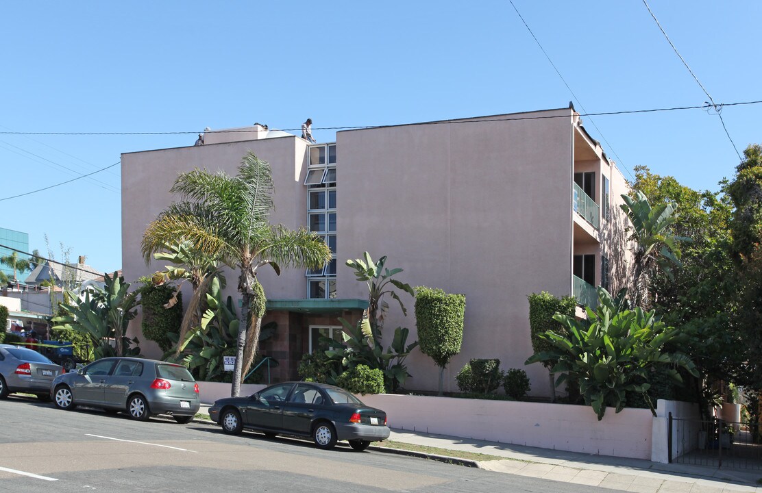 215 W Grape St in San Diego, CA - Foto de edificio