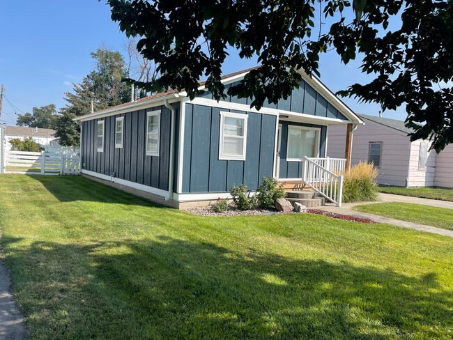 1113 Avenue E in Scottsbluff, NE - Building Photo - Building Photo