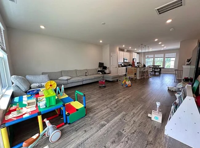 property at 1002 Manorhaven Dr