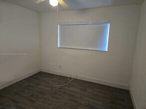 10382 SW 173rd St in Miami, FL - Building Photo - Building Photo