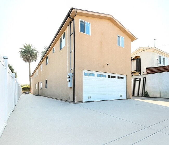 property at 829 E 74th St