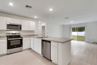 3226 SW Nutley St in Port St. Lucie, FL - Building Photo - Building Photo