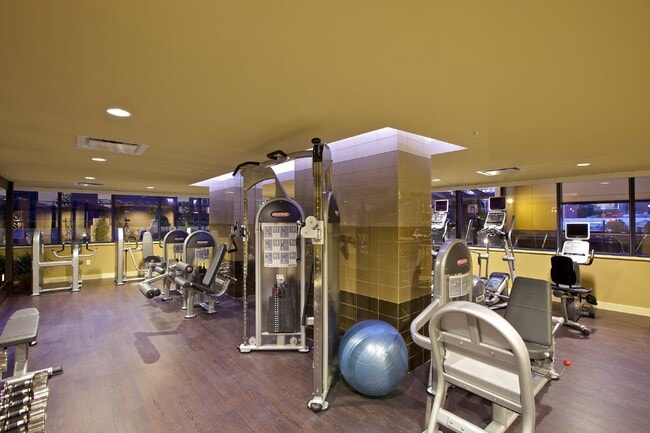 1325 Pacific Hwy in San Diego, CA - Building Photo - Building Photo