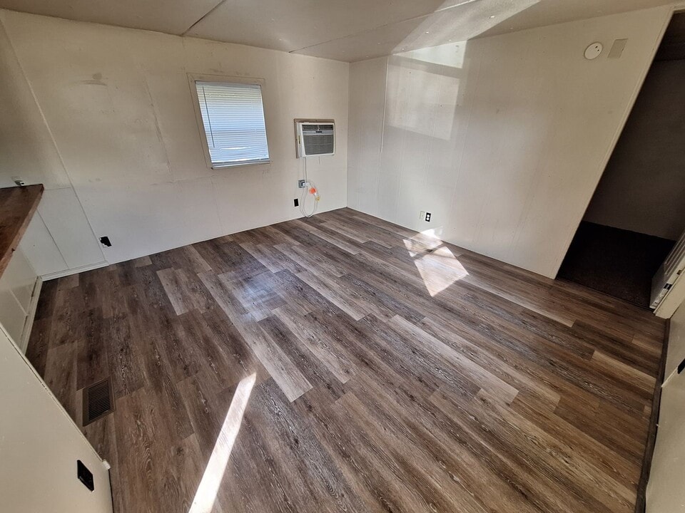 114 S 5th St in Clyde, TX - Building Photo