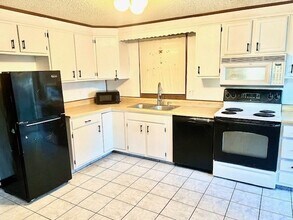 114 Henshaw St in Worcester, MA - Building Photo - Building Photo