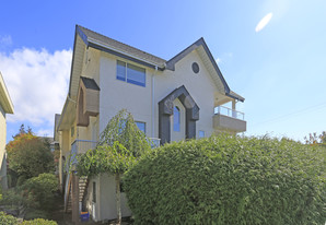15303-15311 Roper Ave in White Rock, BC - Building Photo