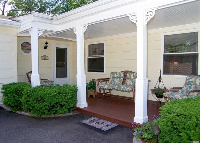 50 Ranch Dr in Shirley, NY - Building Photo - Building Photo