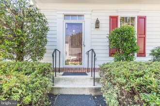 20320 Swallow Point Rd in Montgomery Village, MD - Building Photo - Building Photo