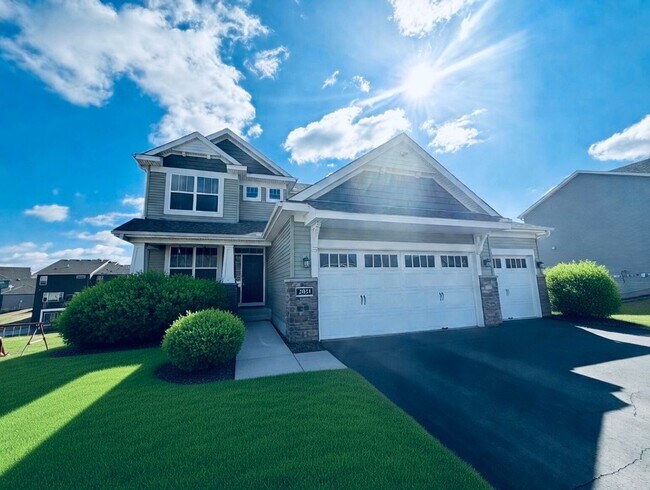 2051 Summerhill Cir in Shakopee, MN - Building Photo - Building Photo