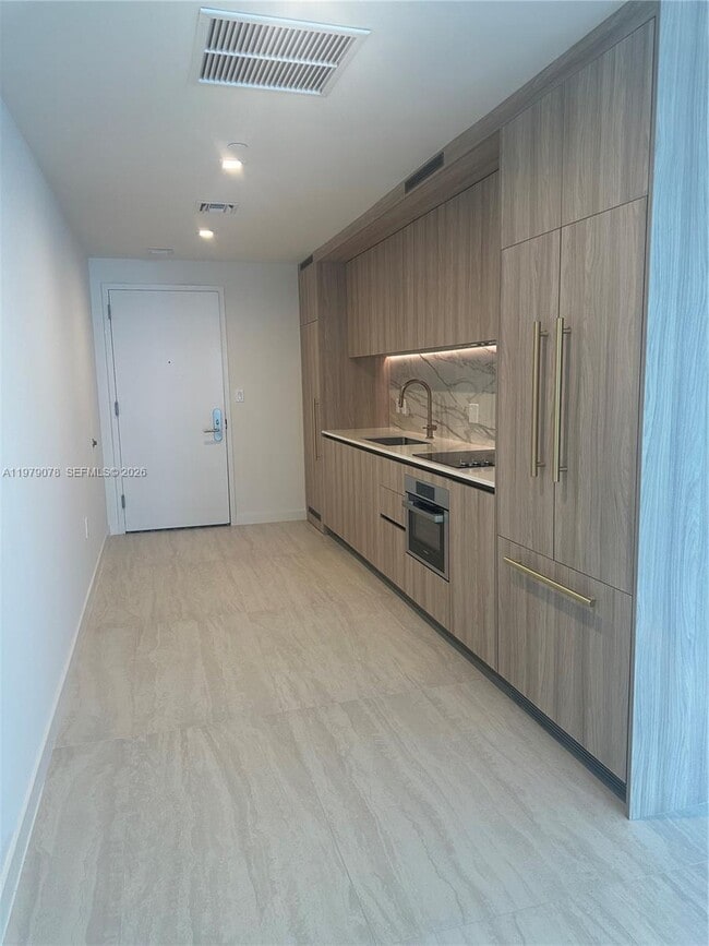 77 SE 5th St in Miami, FL - Building Photo - Building Photo