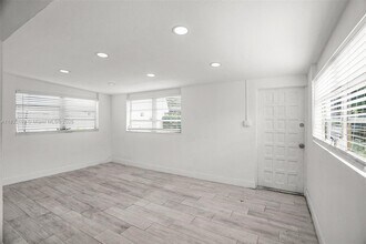 25 SW 14th St in Dania Beach, FL - Building Photo - Building Photo