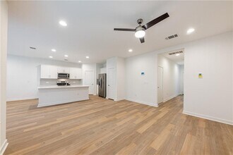 1040 Winnsboro Lp in Round Rock, TX - Foto de edificio - Building Photo