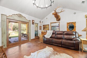 102 Camm Lary Cir in Burnet, TX - Building Photo - Building Photo