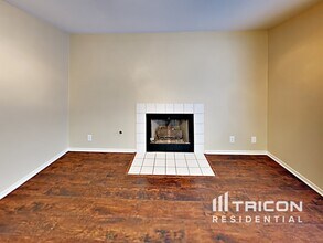 913 Wagon Train Dr in Henderson, NV - Building Photo - Building Photo