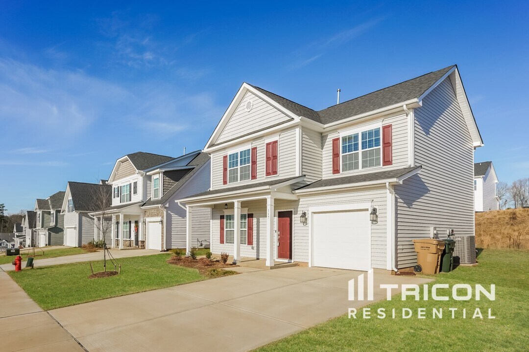 117 W Falcon Ct in Clayton, NC - Foto de edificio