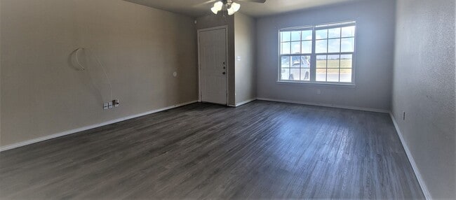 105 E 74th St in Lubbock, TX - Building Photo - Building Photo