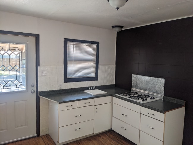801 4th St in Seguin, TX - Building Photo - Building Photo