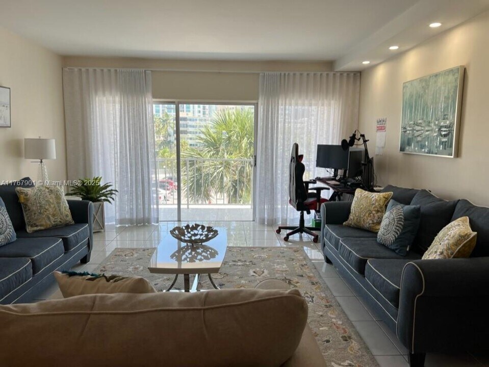 300 Bayview Dr, Unit 207 in Sunny Isles Beach, FL - Building Photo