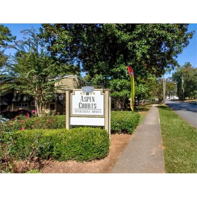 Room in Apartment on Stanton Rd SW in Atlanta, GA - Building Photo - Building Photo