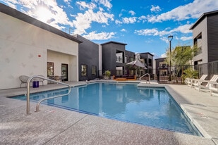 Landmark on 67th Ave in Peoria, AZ - Building Photo