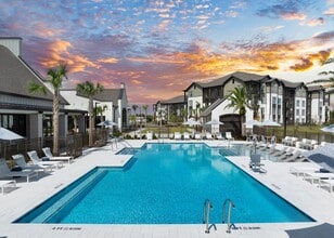 Silas Park in Savannah, GA - Foto de edificio - Building Photo