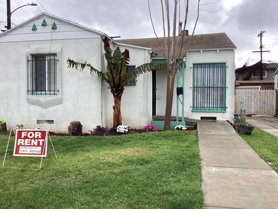 1018 W 101st St in Los Angeles, CA - Building Photo