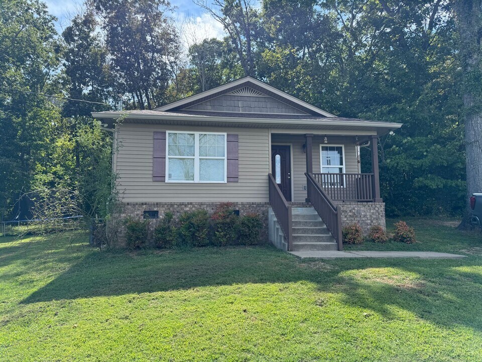 212 Rogers Ln in Lebanon, TN - Building Photo