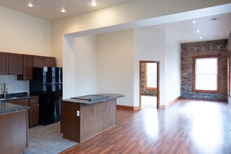 418 Shelden Ave in Houghton, MI - Foto de edificio - Building Photo