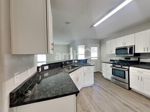 13323 Ambrosa Dr, Unit 24 in Houston, TX - Building Photo - Building Photo