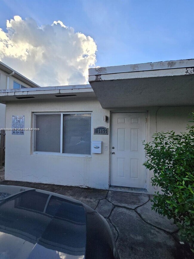 13455 Arch Creek Rd in North Miami, FL - Foto de edificio - Building Photo